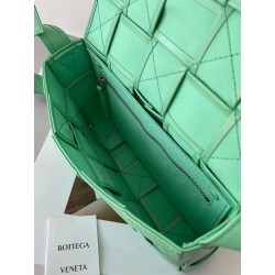 Bottega Veneta Cassett Bag In Fountain Wrinkled Calfskin 035