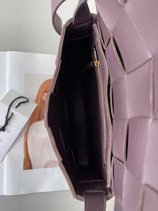 Bottega Veneta Cassett Bag In Grape Intrecciato Lambskin 495