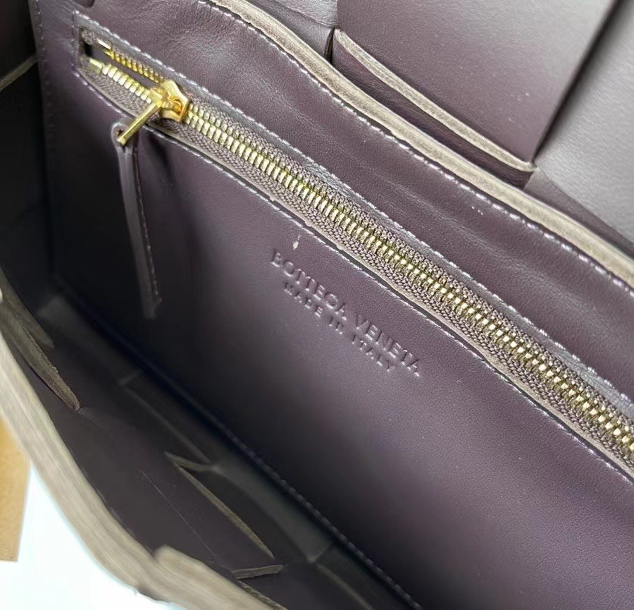 Bottega Veneta Cassett Bag In Grape Intrecciato Lambskin 495