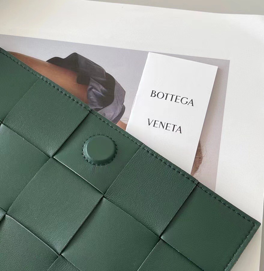 Bottega Veneta Cassett Bag In Raintree Intrecciato Lambskin 637