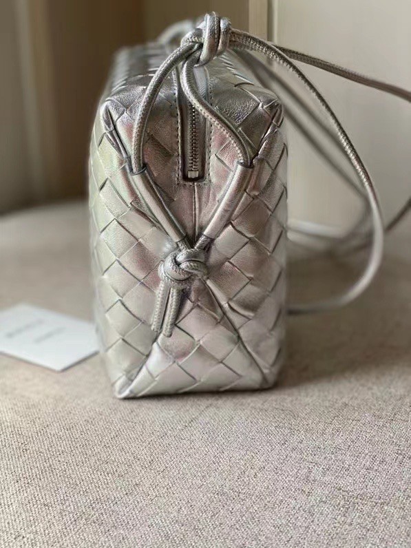 Bottega Veneta Small Loop Bag In Silver Intrecciato Lambskin 693