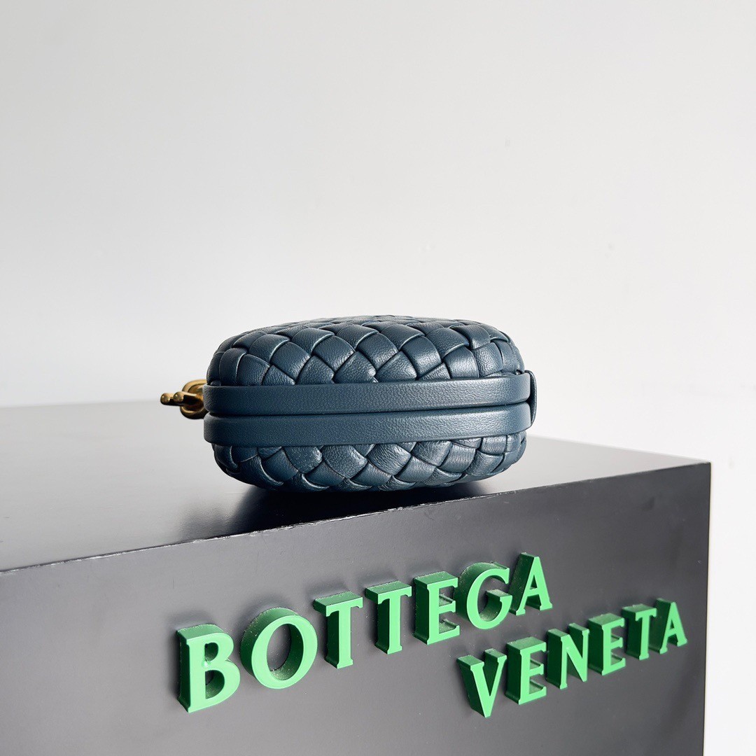 Bottega Veneta Knot Minaudiere Clutch In Space Intrecciato Lambskin 745