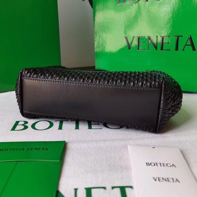 Bottega Veneta Small Point Bag In Black Quilted Leather 792