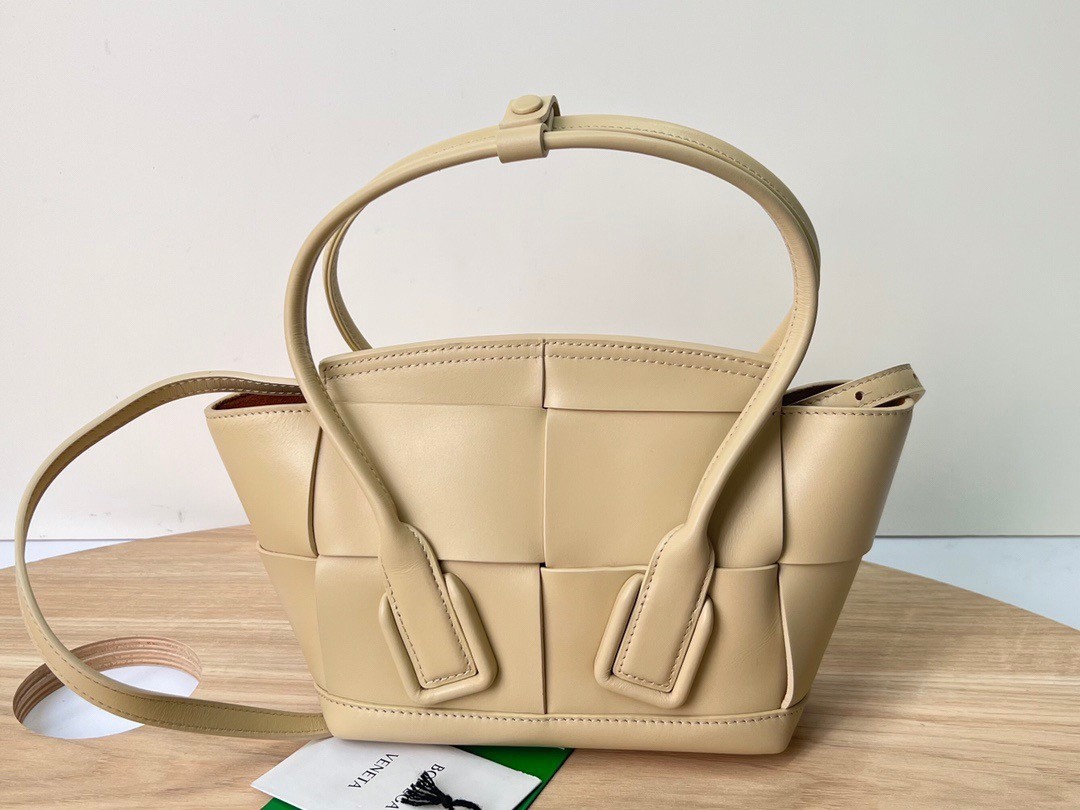 Bottega Veneta Mini Arco Bag In Beige Intrecciato Calfskin 014