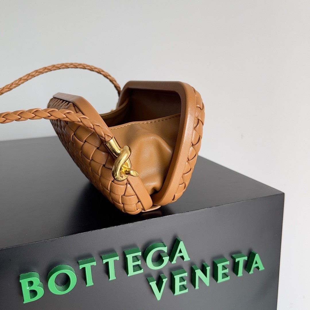 Bottega Veneta Knot Minaudiere On Strap In Camel Intreccio Lambskin 074