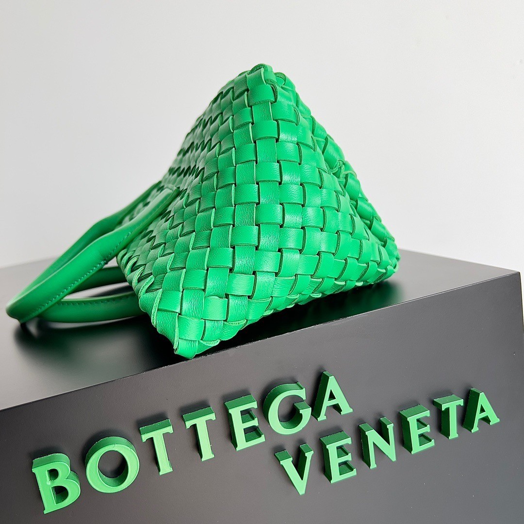 Bottega Veneta Mini Cabat Bag In Parakeet Intrecciato Lambskin 229