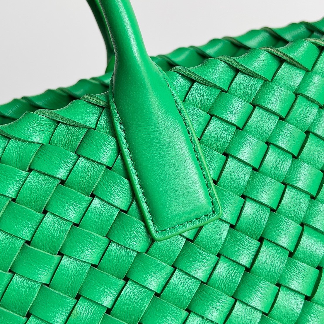 Bottega Veneta Mini Cabat Bag In Parakeet Intrecciato Lambskin 229