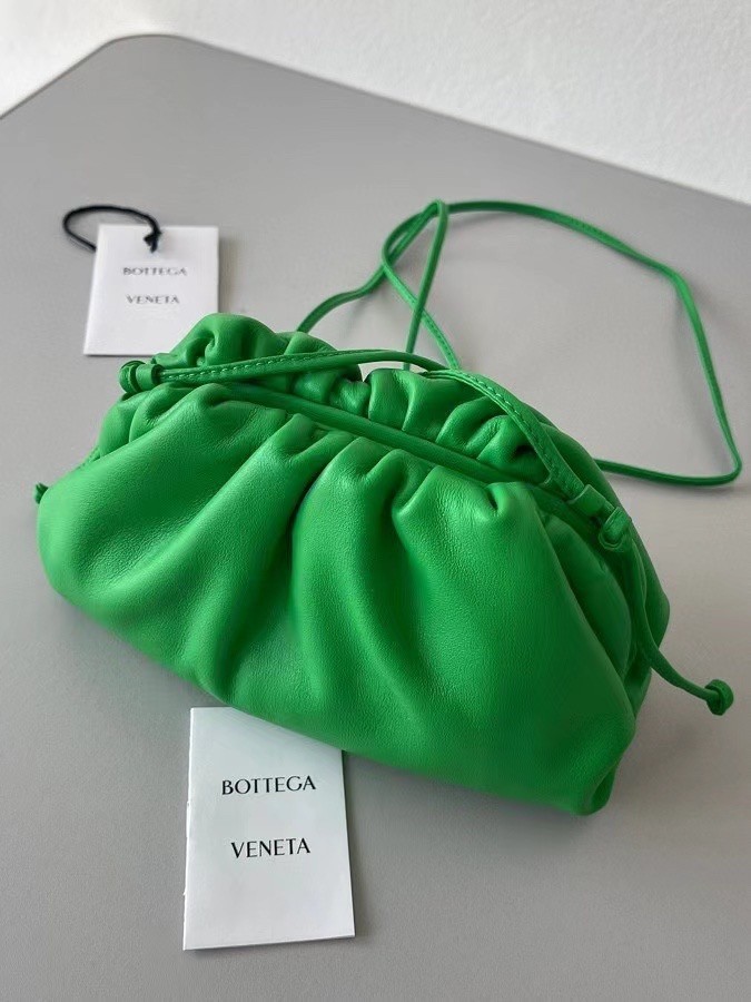 Bottega Veneta Mini Pouch In Green Calfskin 267