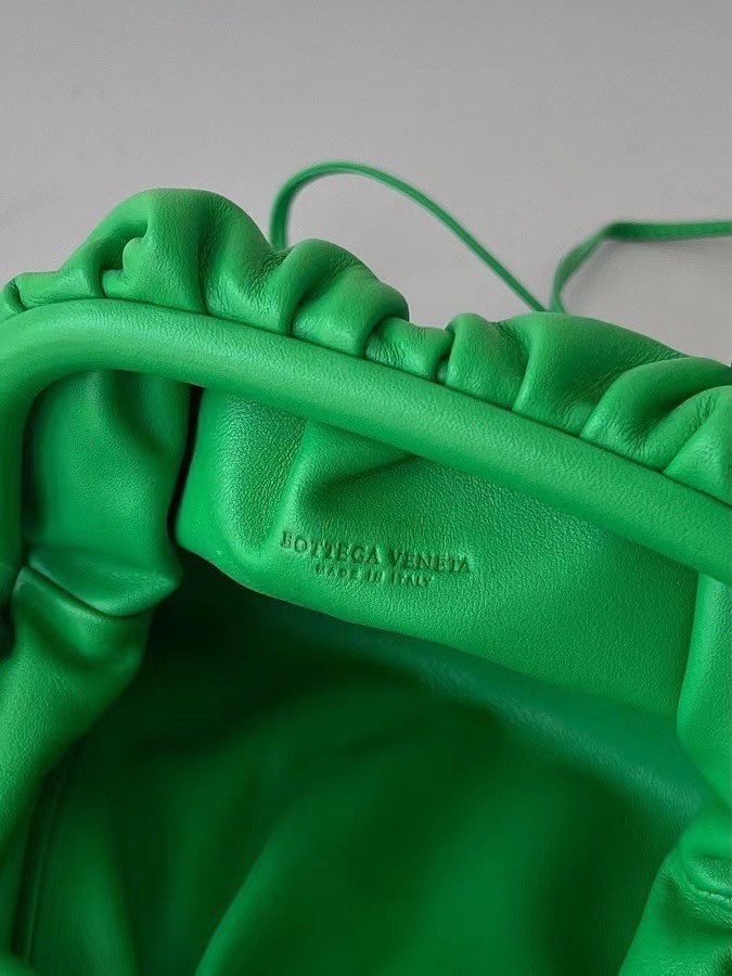 Bottega Veneta Mini Pouch In Green Calfskin 267