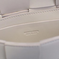 Bottega Veneta Cassette Belt Bag In White Intrecciato Leather 356