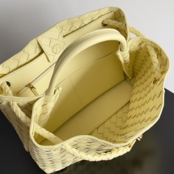 Bottega Veneta Medium Andiamo Bag In Ice Cream Intrecciato Lambskin 315