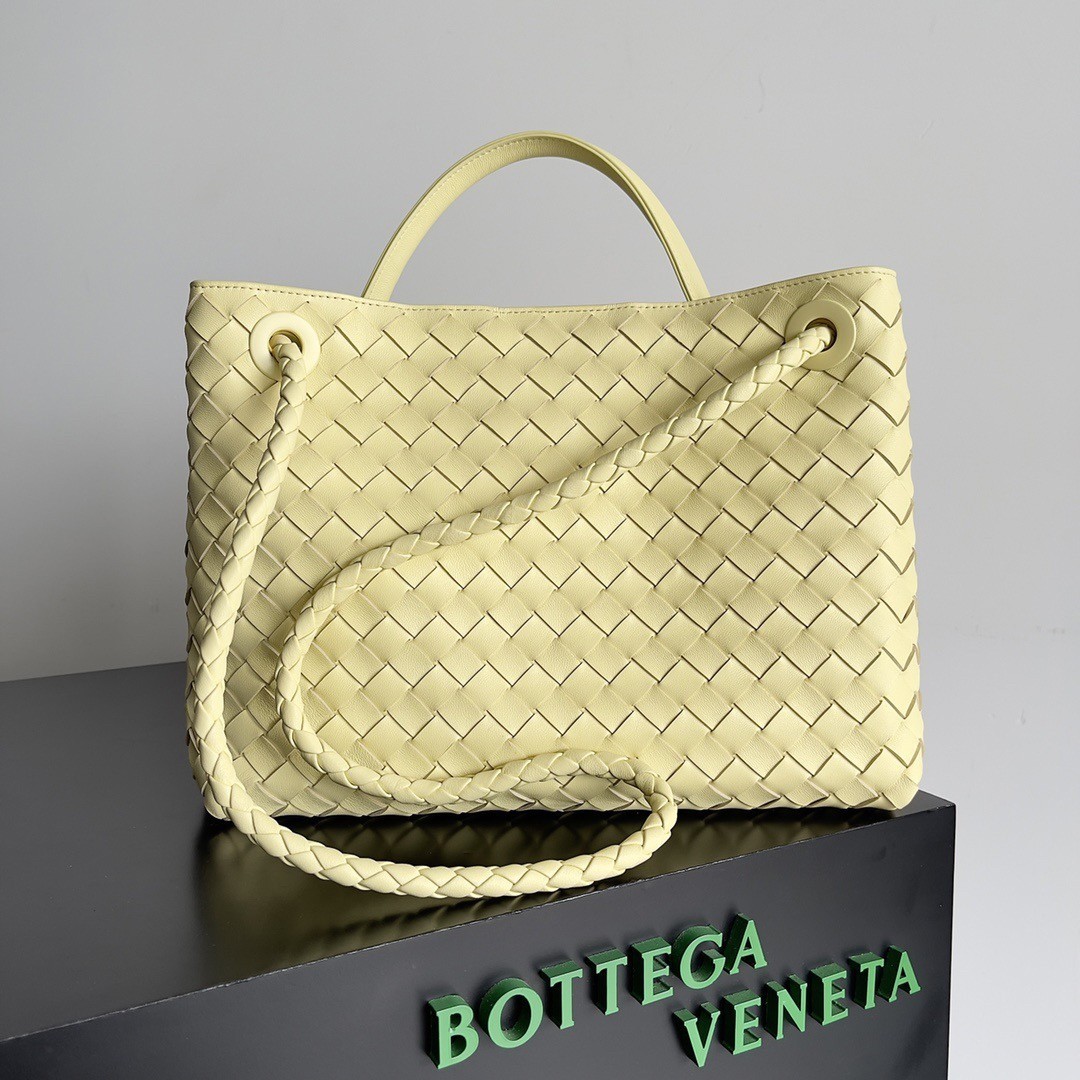 Bottega Veneta Medium Andiamo Bag In Ice Cream Intrecciato Lambskin 315