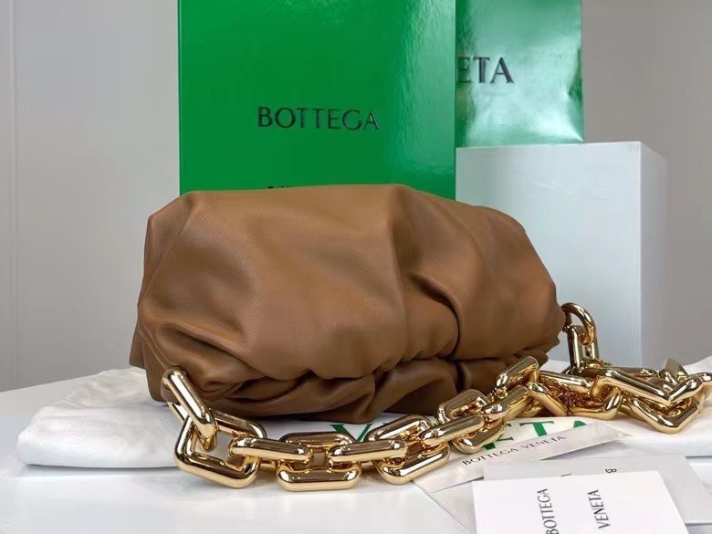 Bottega Veneta The Chain Pouch Bag In Teak Calfskin 833