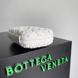 Bottega Veneta Knot Minaudiere Clutch In White Foulard Intreccio Leather 867