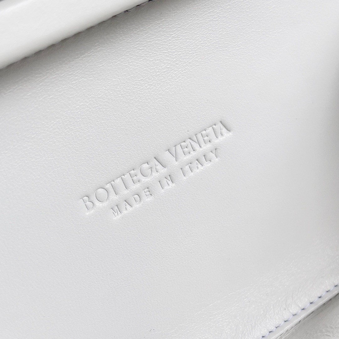 Bottega Veneta Knot Minaudiere Clutch In White Foulard Intreccio Leather 867