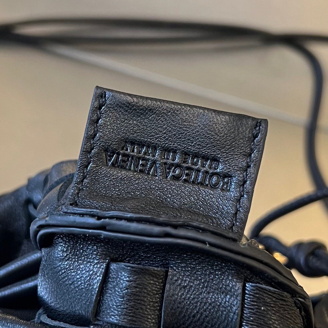 Bottega Veneta Sardine Mini Bag In Black Intrecciato Lambskin 894