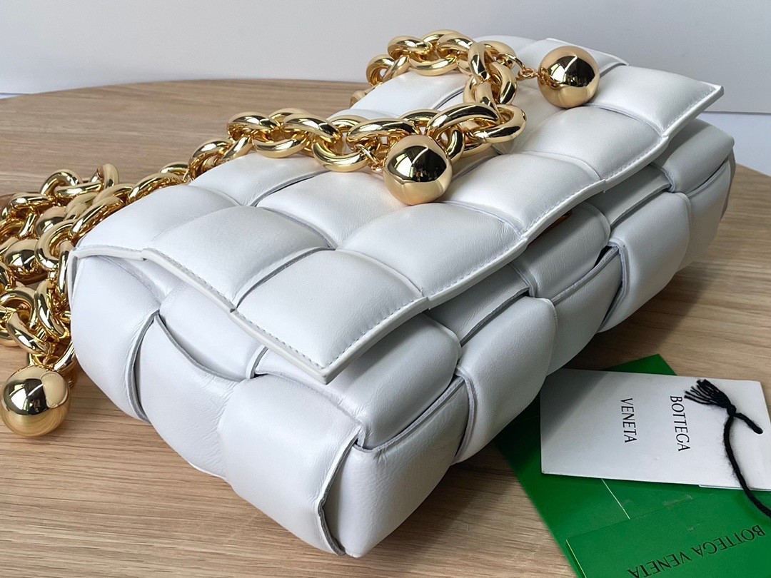 Bottega Veneta Chain Cassette Bag In White Lambskin 546