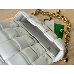 Bottega Veneta Chain Cassette Bag In White Lambskin 546