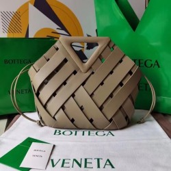 Bottega Veneta Medium Point Bag In Taupe Intrecciato Leather 582