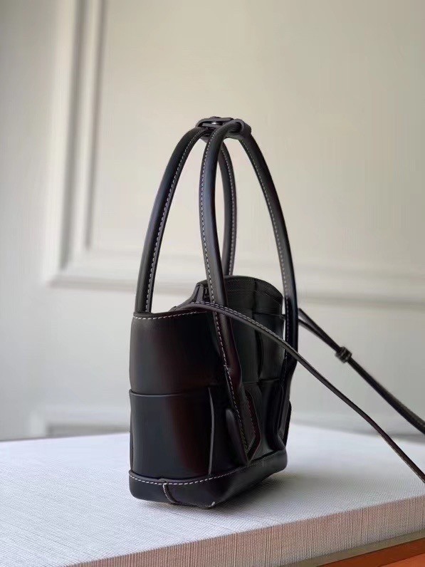 Bottega Veneta Mini Arco Bag In Black Intrecciato Calfskin 827