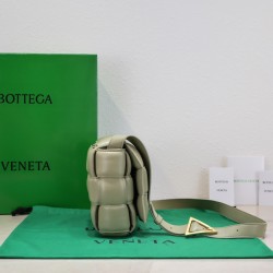 Bottega Veneta Padded Cassette Bag In Travertine Lambskin 866