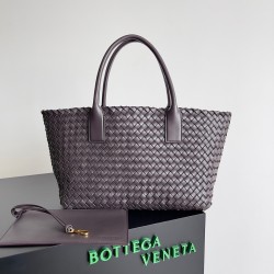 Bottega Veneta Medium Cabat Bag In Fondant Intrecciato Lambskin 894