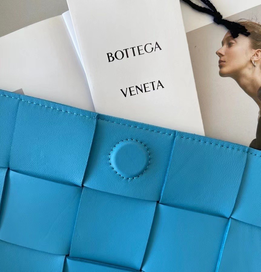 Bottega Veneta Cassett Bag In Mallard Intrecciato Lambskin 174