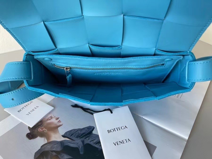 Bottega Veneta Cassett Bag In Mallard Intrecciato Lambskin 174