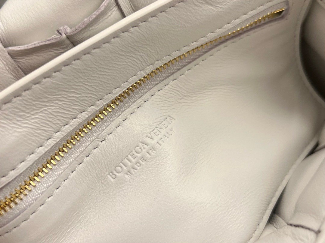 Bottega Veneta Small Padded Cassette Bag In White Lambskin 387