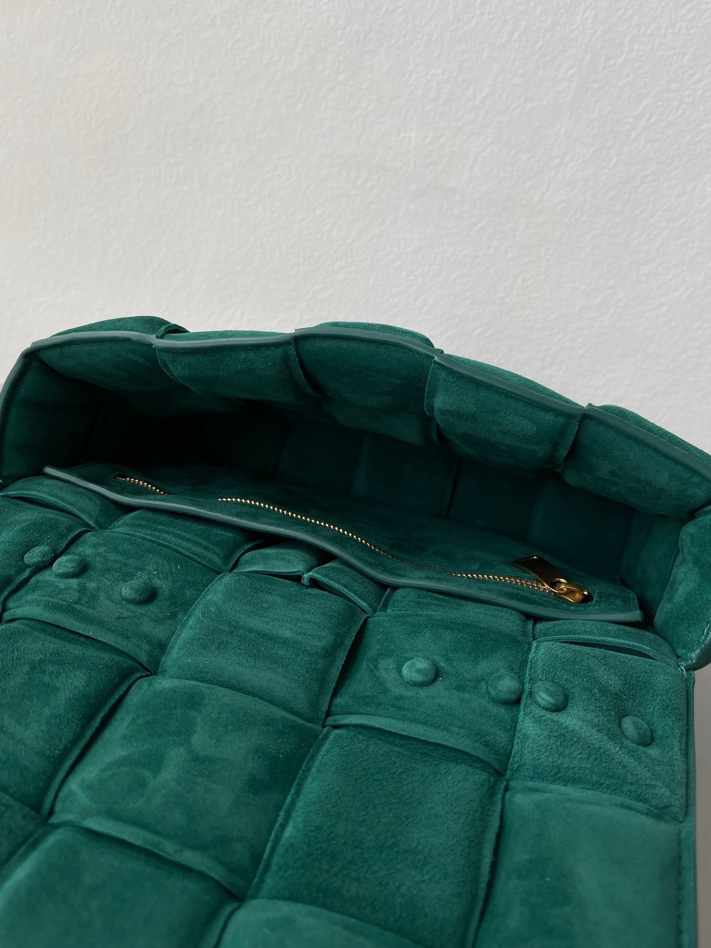 Bottega Veneta Chain Cassette Bag In Emerald Green Suede 501