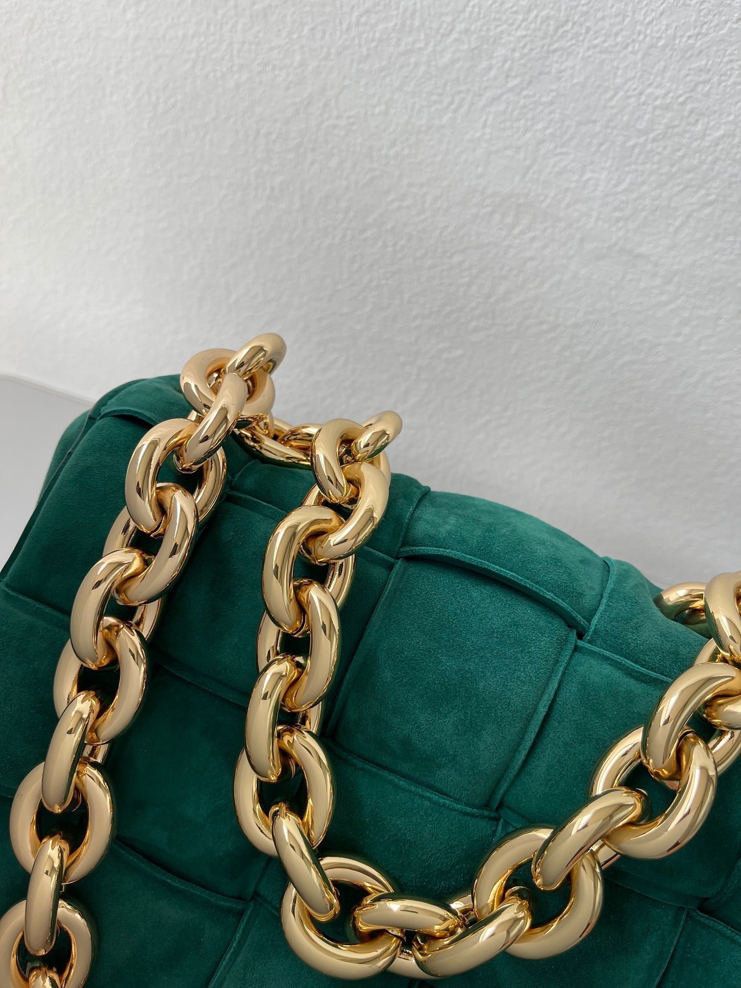 Bottega Veneta Chain Cassette Bag In Emerald Green Suede 501