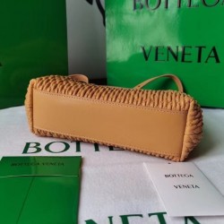 Bottega Veneta Small Point Bag In Peachy Quilted Leather 551