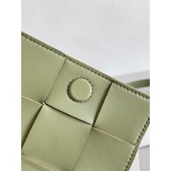 Bottega Veneta Candy Cassette Bag In Travertine Lambskin 530