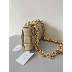 Bottega Veneta Chain Cassette Bag In Porridge Lambskin 814