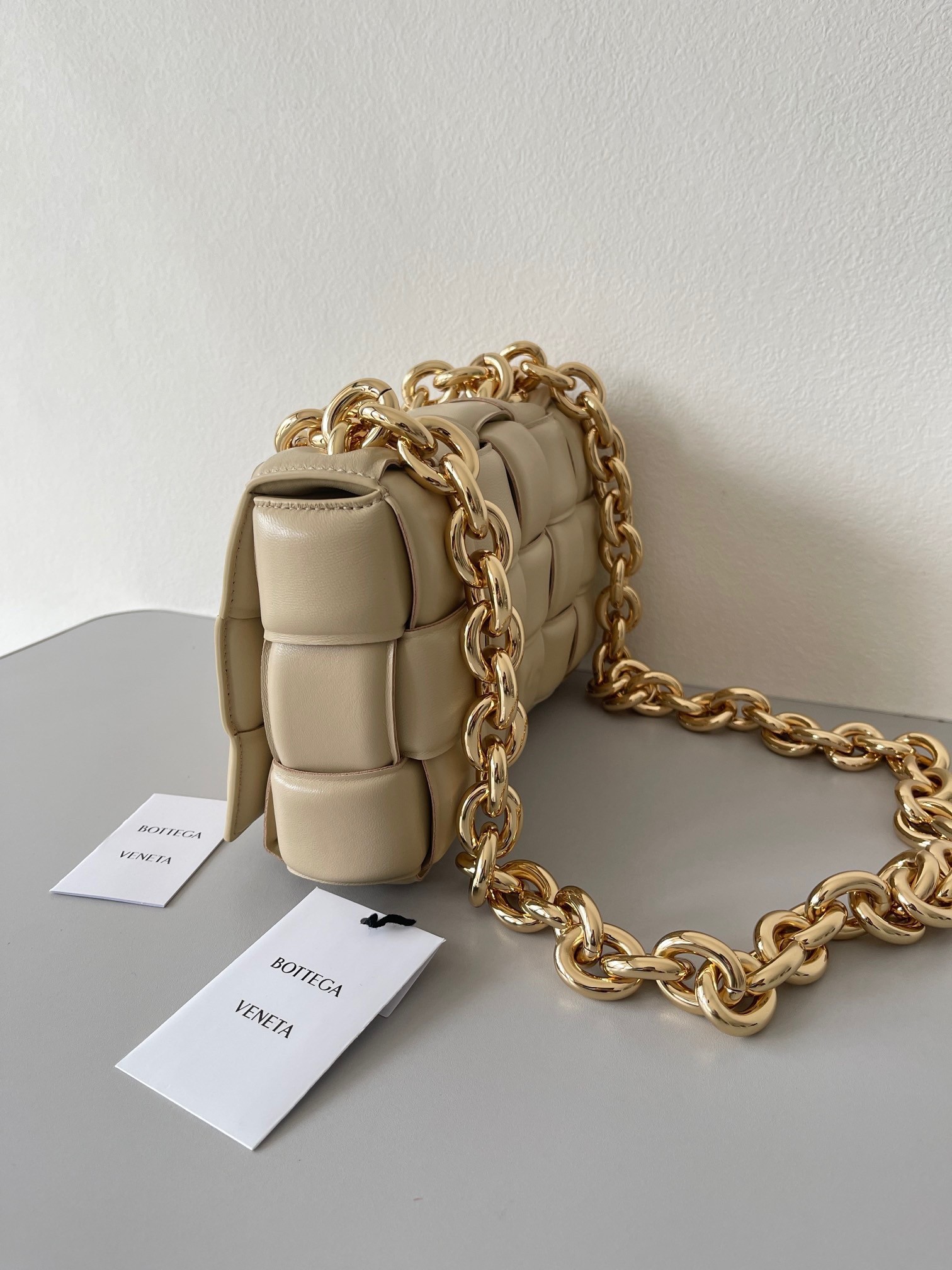 Bottega Veneta Chain Cassette Bag In Porridge Lambskin 814