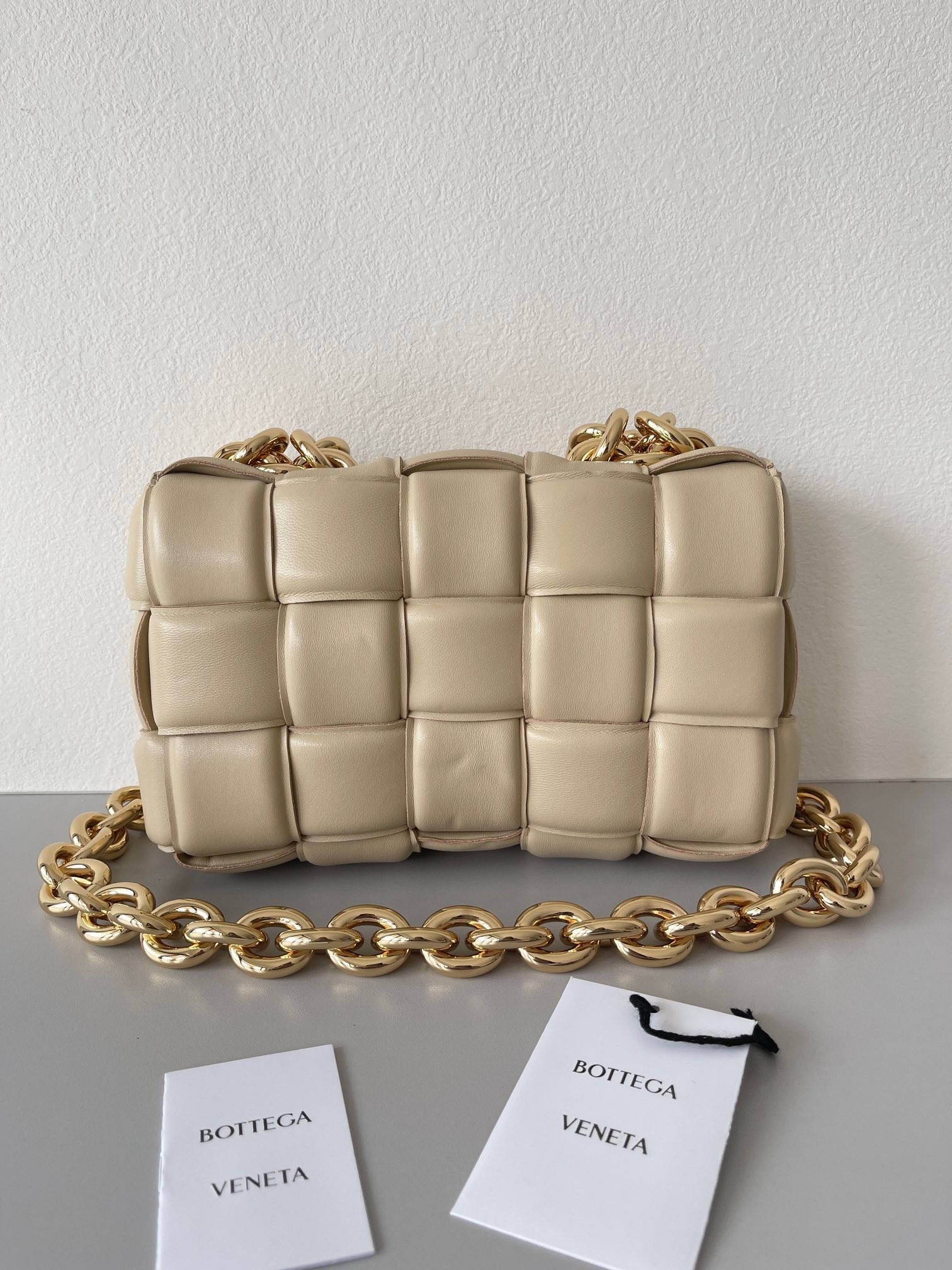 Bottega Veneta Chain Cassette Bag In Porridge Lambskin 814