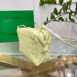 Bottega Veneta Loop Small Bag In Lantern Intrecciato Lambskin 861