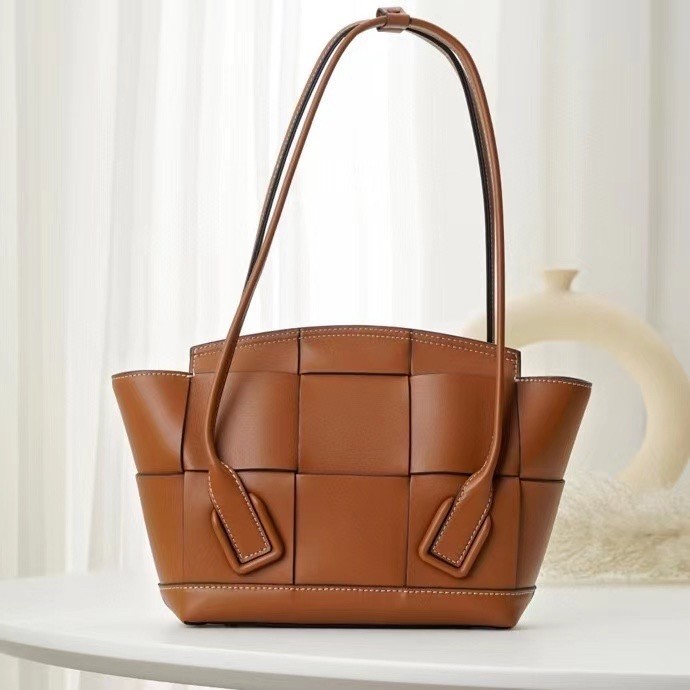 Bottega Veneta Arco Small Bag In Caramel Intrecciato Calfskin 988