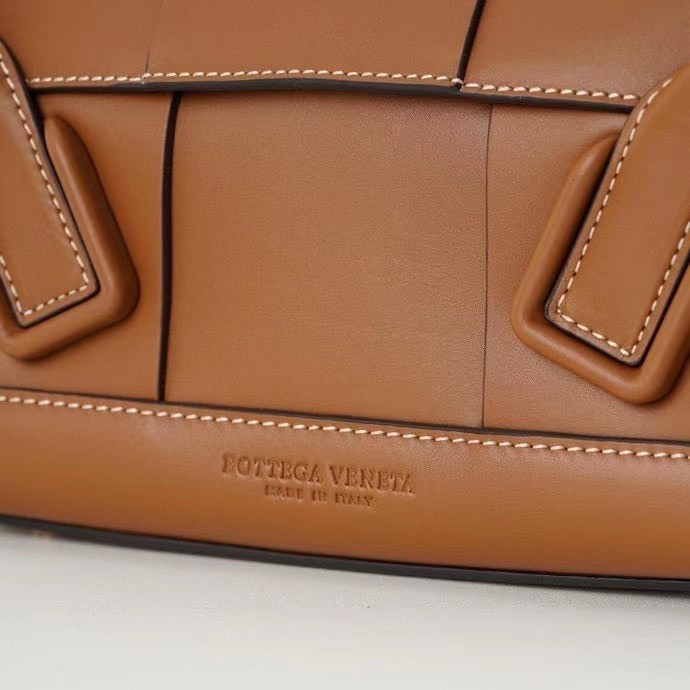 Bottega Veneta Arco Small Bag In Caramel Intrecciato Calfskin 988