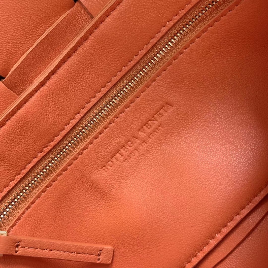 Bottega Veneta Cassette Bag In Orange Lambskin 050