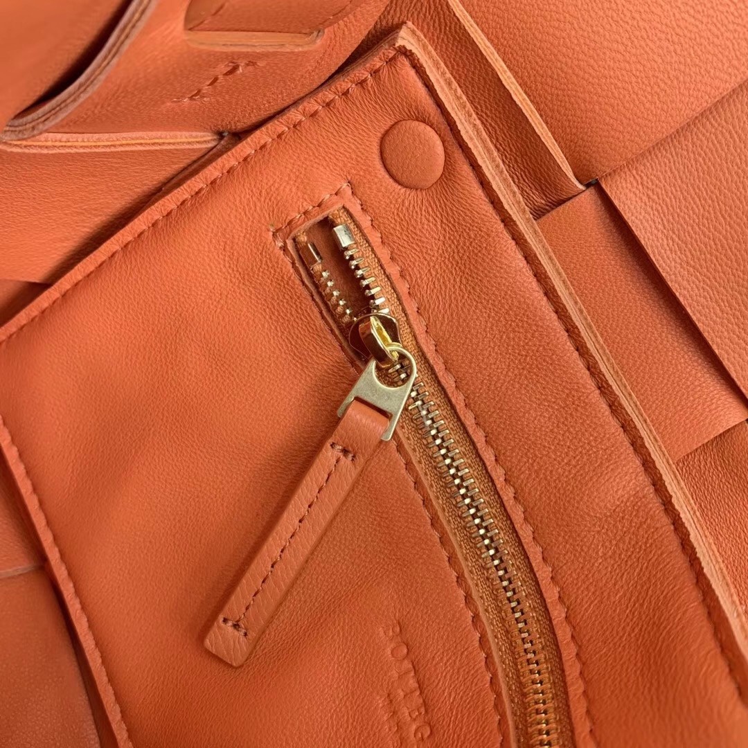 Bottega Veneta Cassette Bag In Orange Lambskin 050