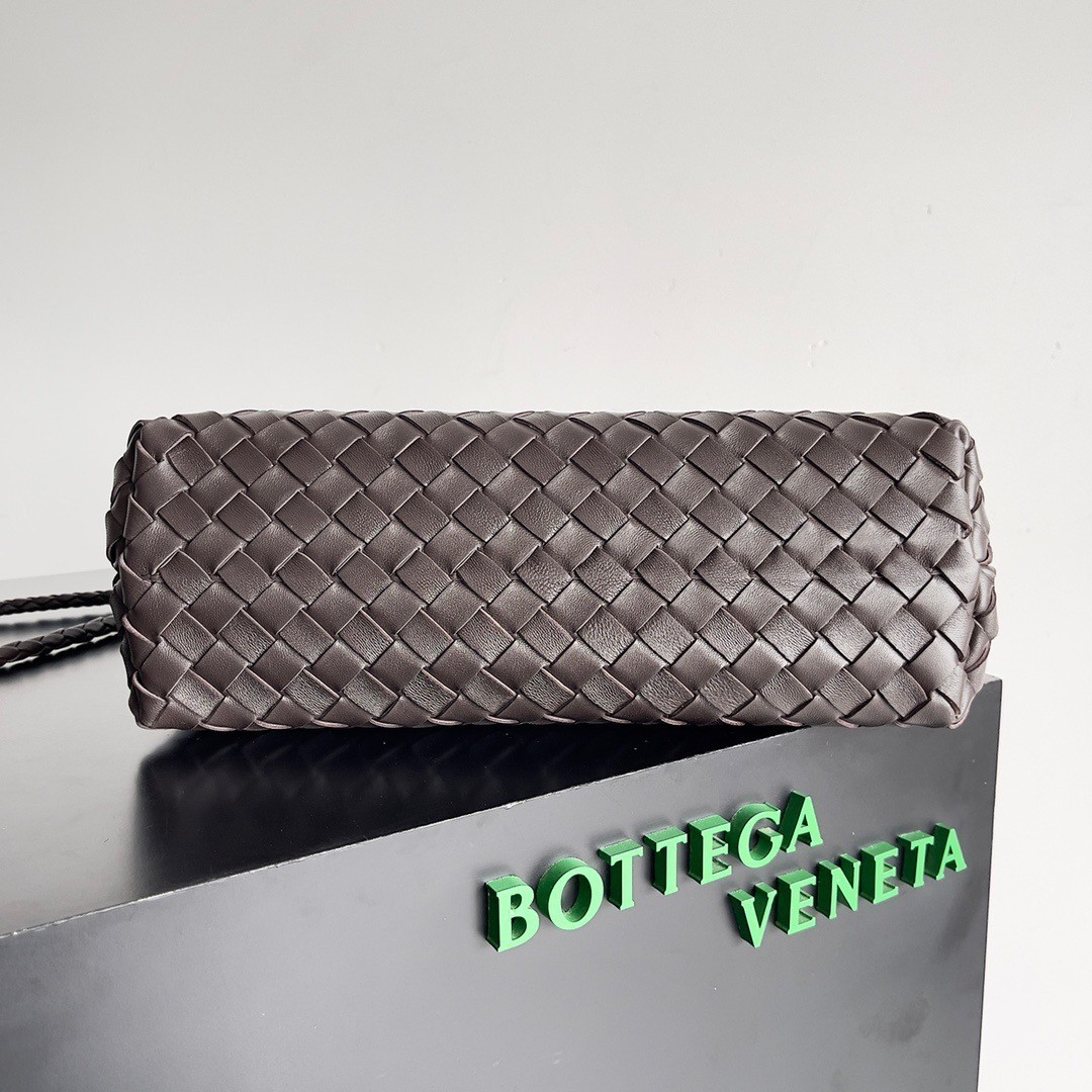 Bottega Veneta Andiamo Small East/West Bag In Fondant Intrecciato Lambskin 326