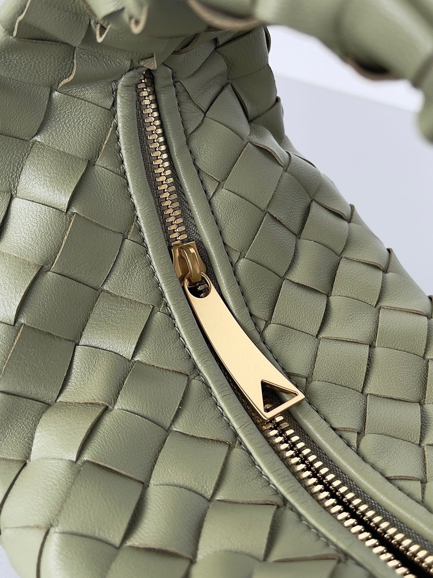 Bottega Veneta BV Jodie Mini Bag In Travertine Intrecciato Lambskin 670