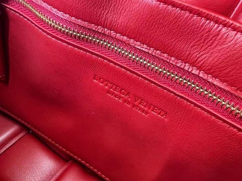 Bottega Veneta Padded Cassette Bag In Red Deerskin 848