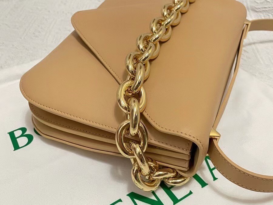 Bottega Veneta Mount Medium Envelope Bag In Almond Calfskin 969