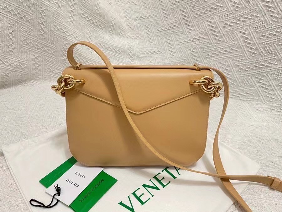 Bottega Veneta Mount Medium Envelope Bag In Almond Calfskin 969