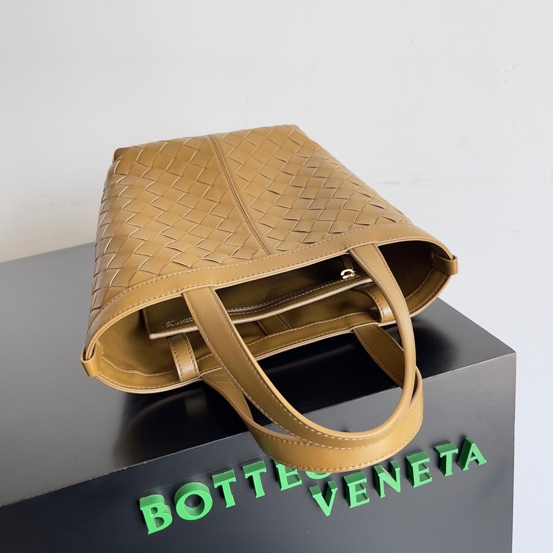 Bottega Veneta Small Flip Flap Bag in Acorn Intrecciato Lambskin 993