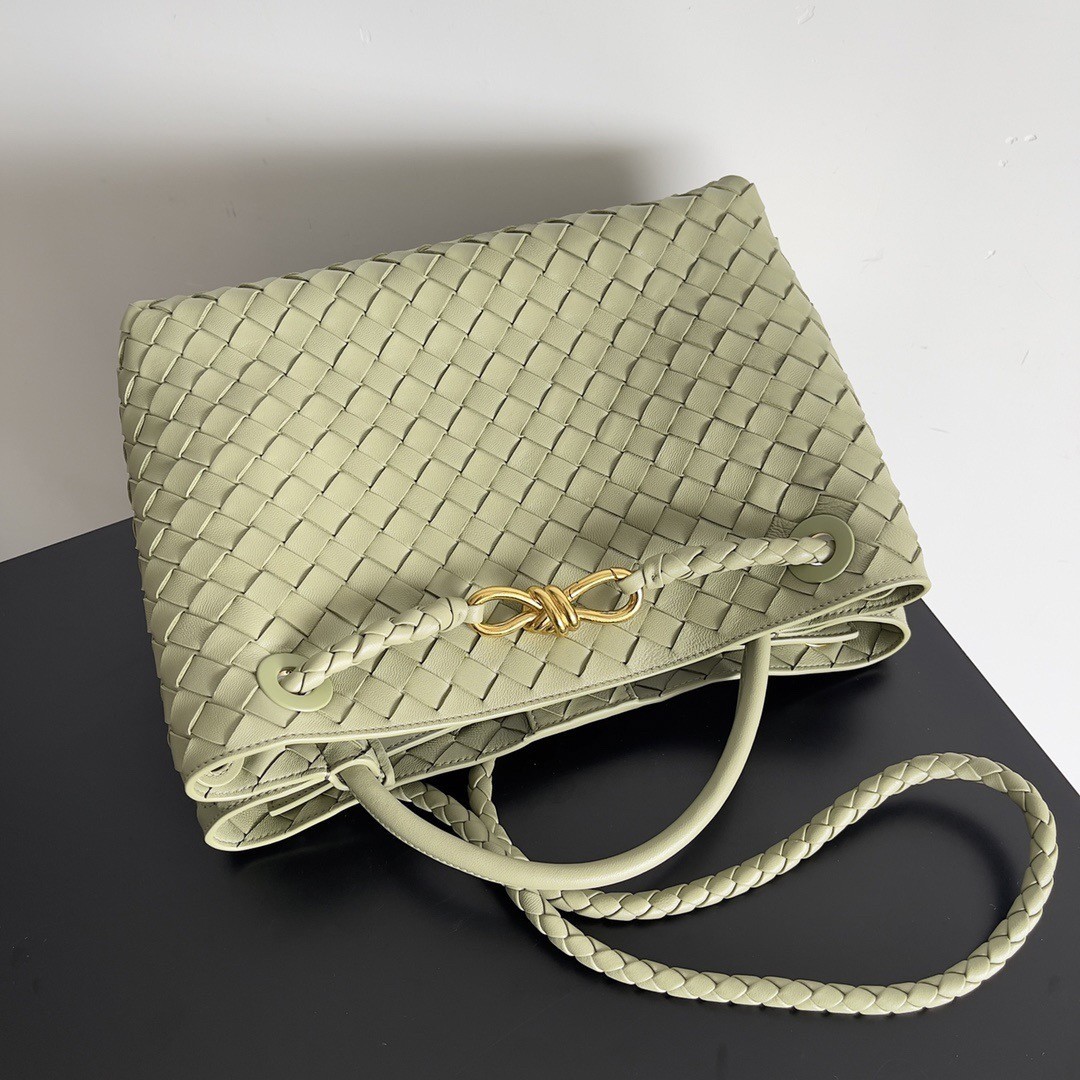 Bottega Veneta Medium Andiamo Bag In Travertine Intrecciato Lambskin 415