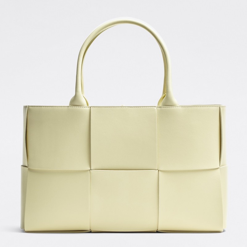 Bottega Veneta Arco Medium Tote In Cream Intrecciato Lambskin 055