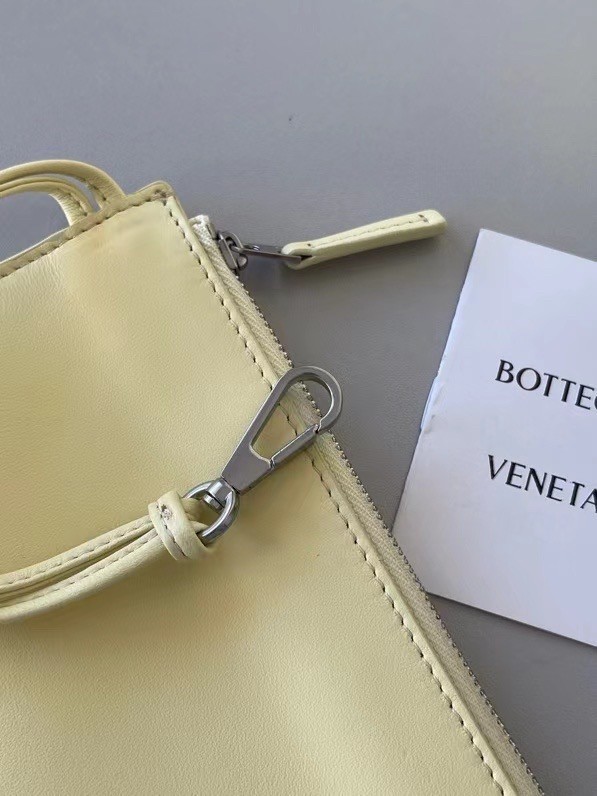 Bottega Veneta Arco Medium Tote In Cream Intrecciato Lambskin 055